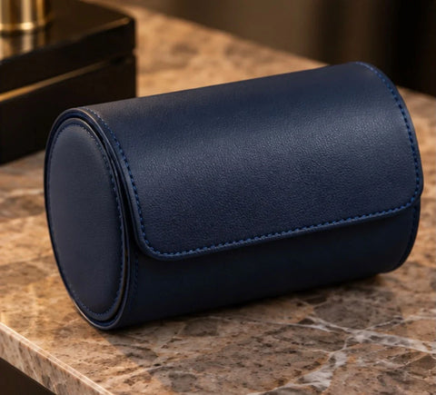 Étui de voyage bleu marine pour 3 montres, ouvert et vide