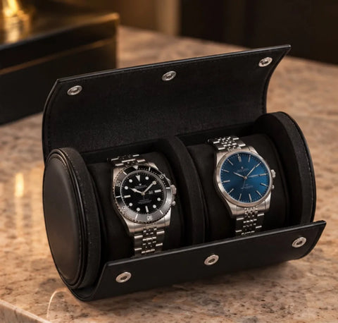 Étui noir ouvert pour 2 montres