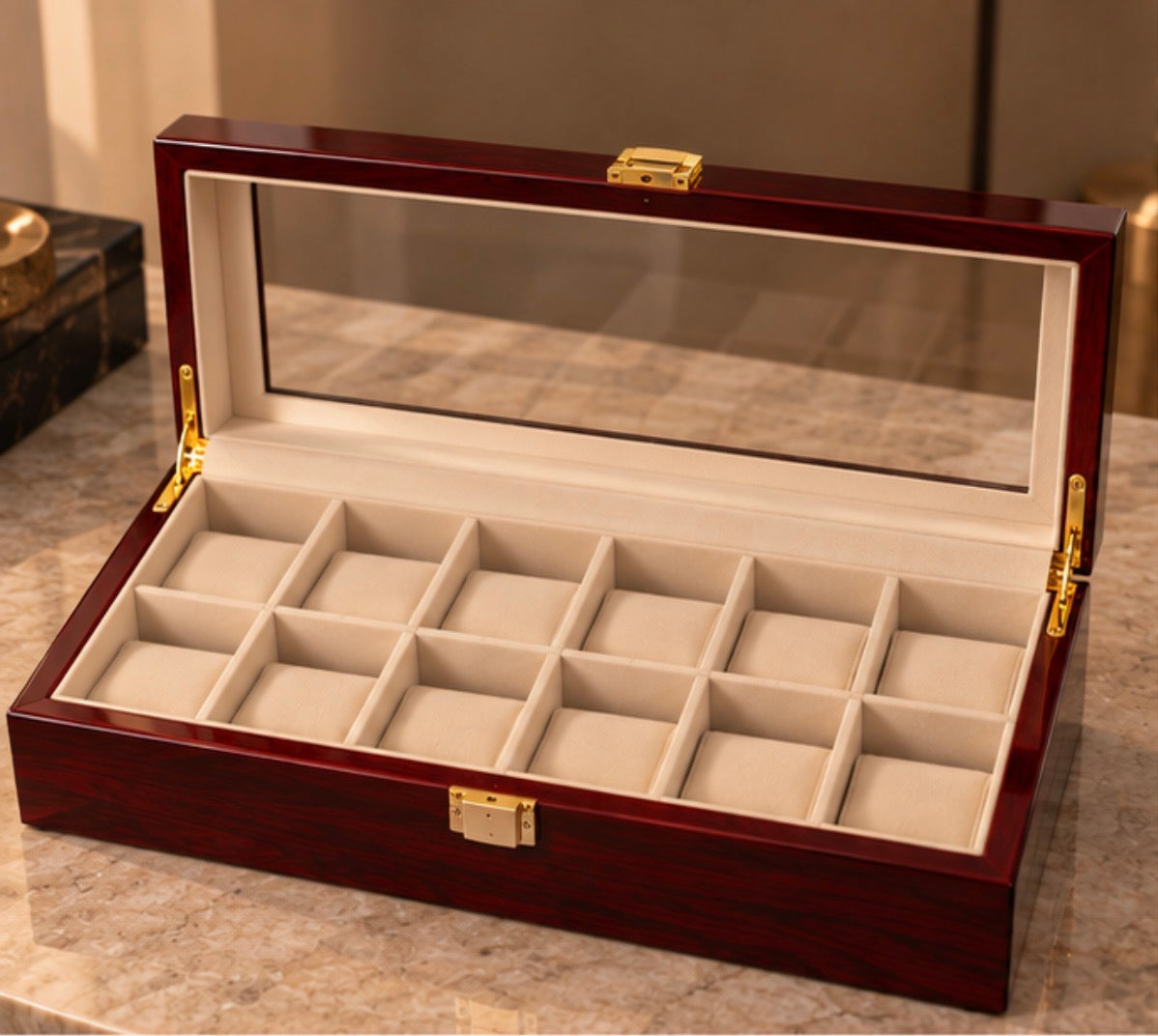 Rangement pour montres en bois laqué bordeaux, vue réelle