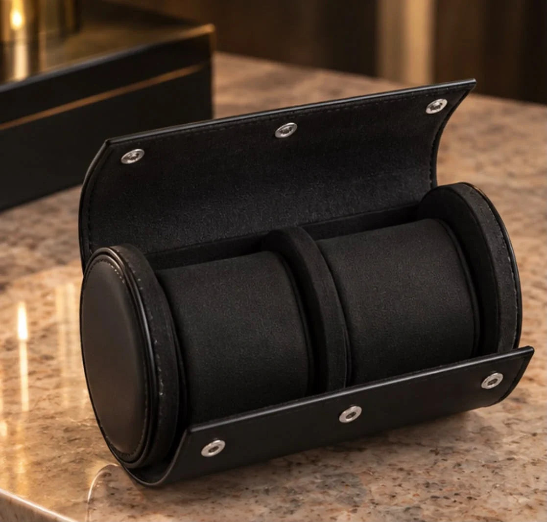 Étui de voyage noir pour 2 montres, ouvert et vide